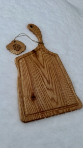 Доска с ручкой из массива дерева Доска с ручкой из массива дерева