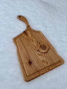 Доска с ручкой из массива дерева 