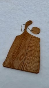 Доска с ручкой из массива дерева Доска с ручкой из массива дерева