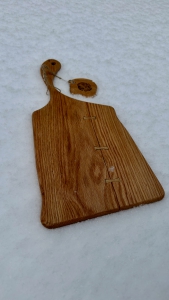 Доска с ручкой из массива дерева Доска с ручкой из массива дерева