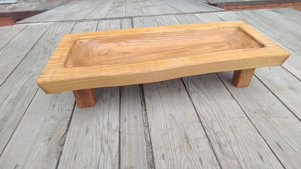 Поднос для сервировки стола из массива 