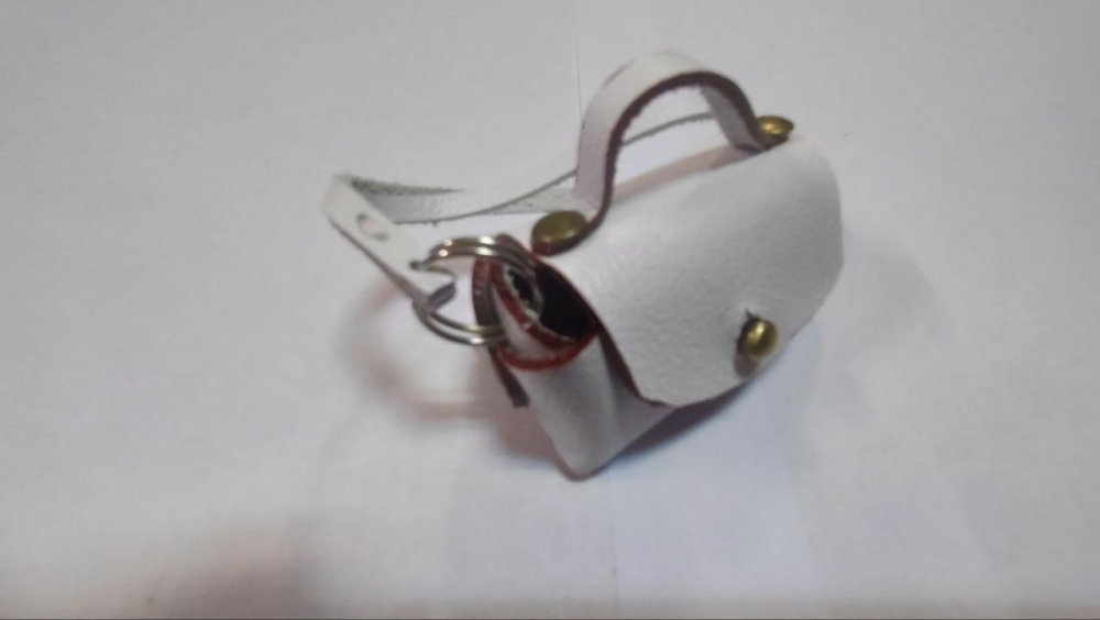 Подвес на сумку сумка белая