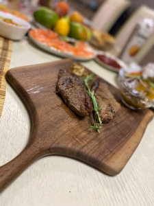 Доска с ручкой из массива дерева